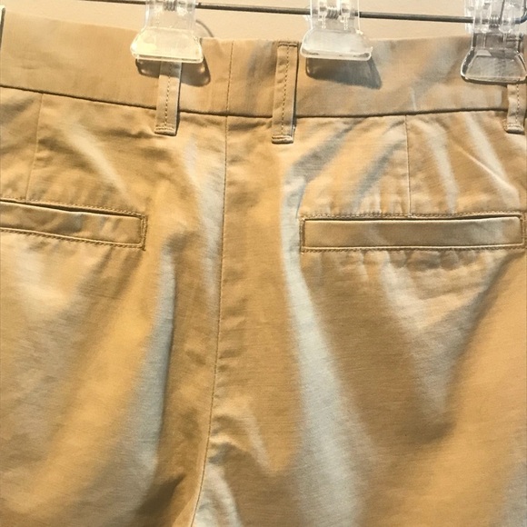 GAP Boyfriend Roll Up Khaki Shorts - Picture 4 of 5